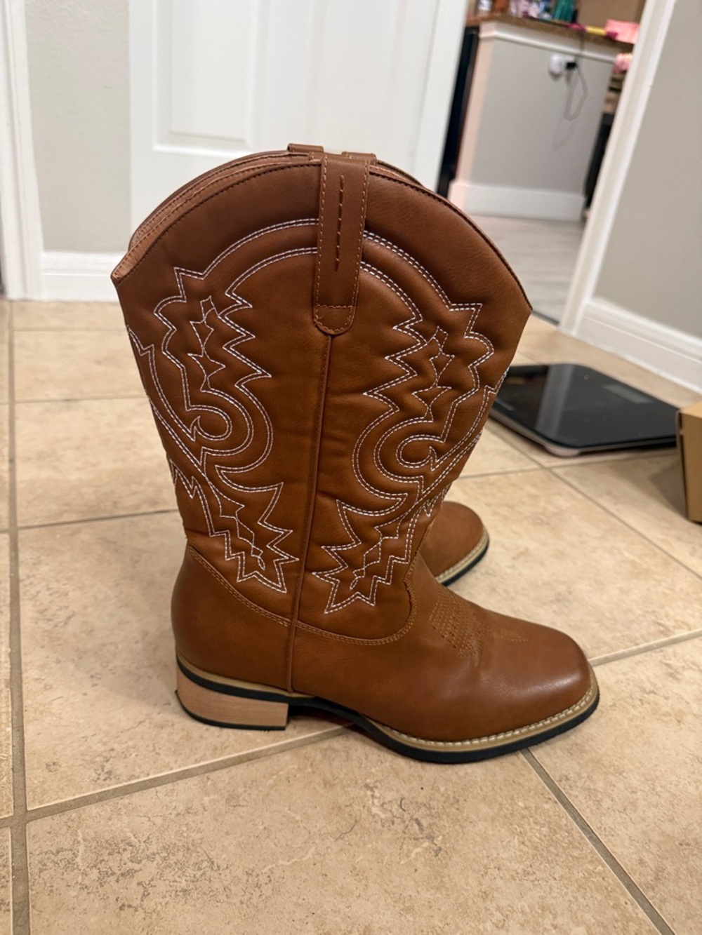Tan Western Cowboy Boots with White Stitching - Picture 2 of 4